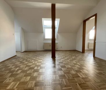 Zentral gelegene 2-Zimmer-Dachgeschoßwohnung mit besonderem Flair - Photo 4