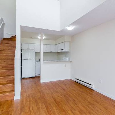 GRAVELEY : One Brdroom + LFT Apartment 2,000$ for March 1st - Photo 1