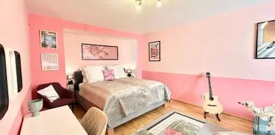 Central, Modern, Furnished, 3-Room WOW Home By Stadtpark - Private Garage w/ EV Charger - Photo 2