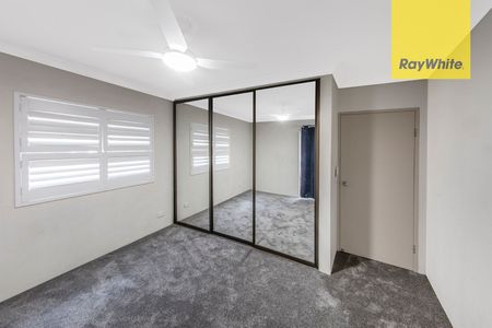 SPACIOUS AND SUN-FILLED TWO BEDROOM APARTMENT IN BOUTIQUE BLOCK - Photo 2