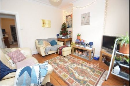 3 Bedroom Houses in Hyde Park Leeds - Photo 2