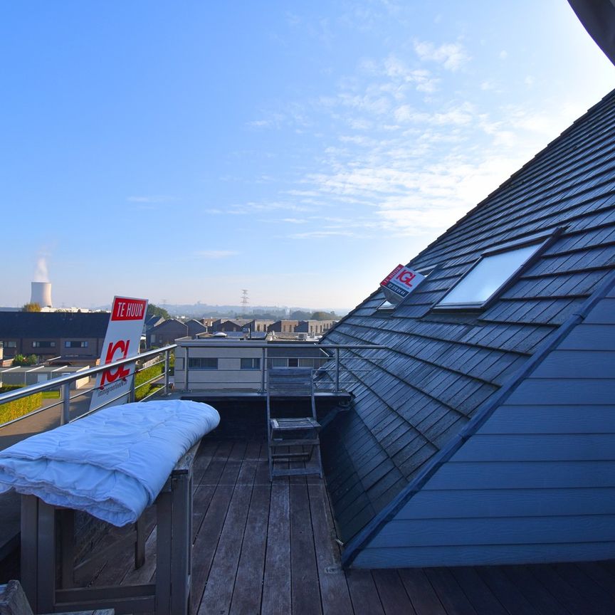 Dakappartement met terras te huur - Photo 1