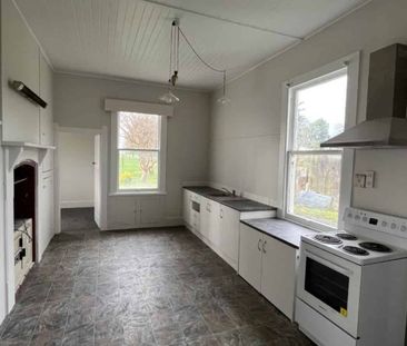 Classic Kiwi Farmhouse - Photo 1