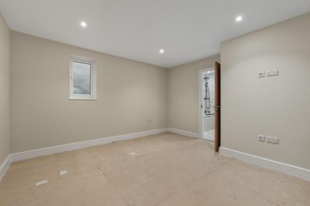 5 bedroom detached house to rent - Photo 4