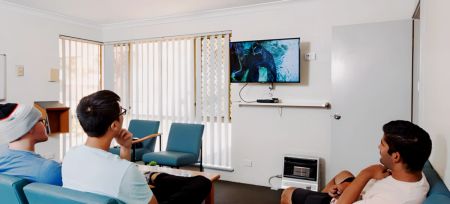 8 Bedroom Apartment - Photo 2