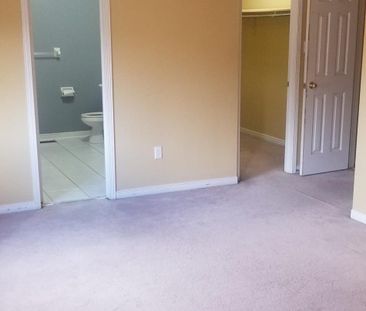 For Lease - 13 Grover(Main & 2nd Floor) Road, Brampton, Ontario - Photo 5