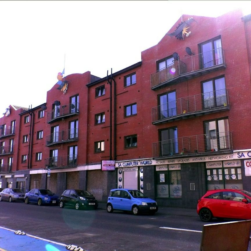 Flat to rent on - Photo 1
