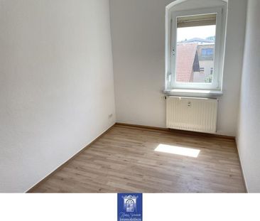 Gepflegte Dachwohnung mit WohnkÃ¼che, Tageslichtbad und GÃ¤ste-WC! - Foto 3