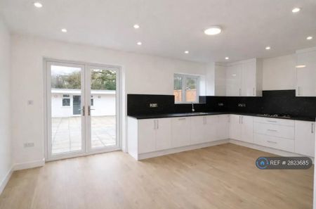 6 bedroom semi-detached house to rent - Photo 2