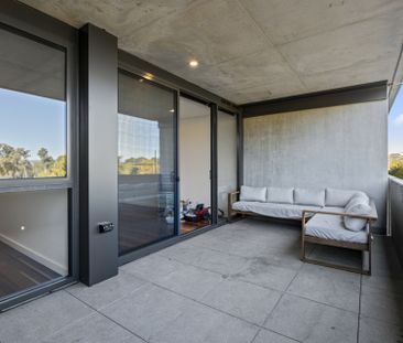 Do not miss this gem! 2 bed 2 bath & 2 car spaces - Photo 4