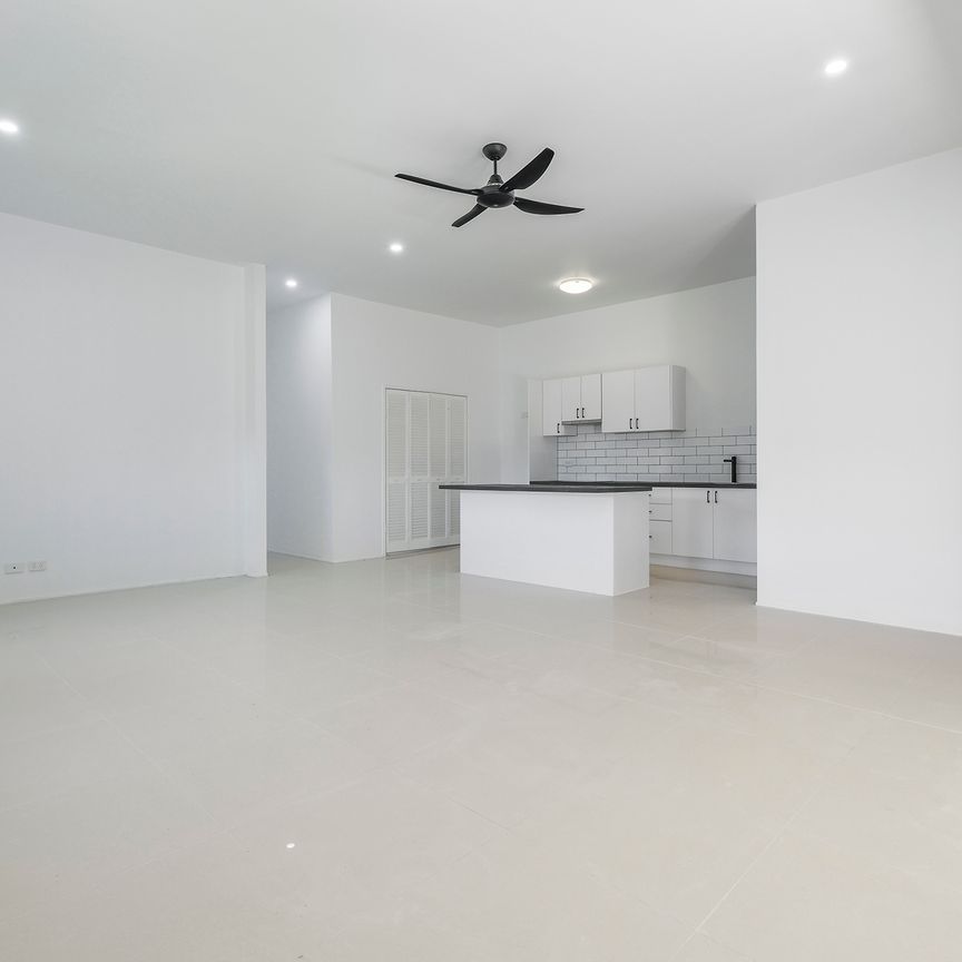 NEVER LIVED IN! 4 BED WITH AIR CON - Photo 1