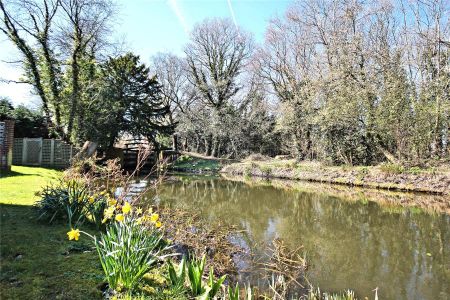 Roslyn Court, Woking, Surrey, GU21 - Photo 3