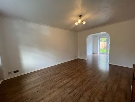 Sandy Lane, Farnborough, GU14 - Photo 2