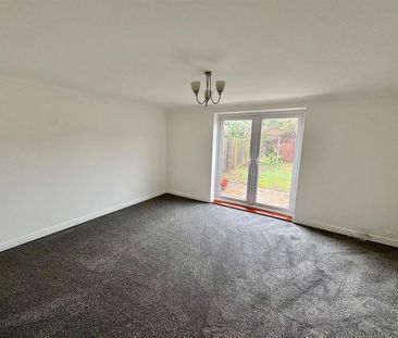 3 bedroom end of terrace house to rent - Photo 1