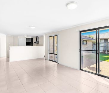 Lovely family in a great location! - Photo 1