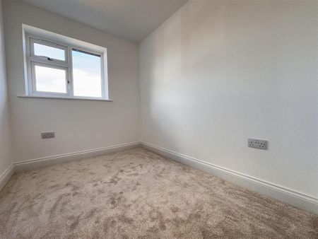4 bedroom detached house to rent - Photo 2