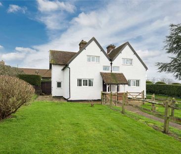 An idyllic semi-detached cottage situated in the pretty village of ... - Photo 3