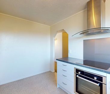 Practical & Perfectly Located - Photo 6