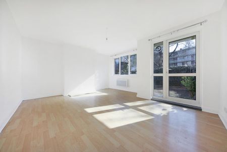 3 bedroom flat to rent - Photo 2