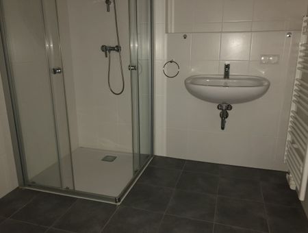NEUE KÜCHE - 3-Zimmer-Wohnung mit Balkon, Einbauküche mit E-Geräten und Tiefgaragenplatz - Foto 3