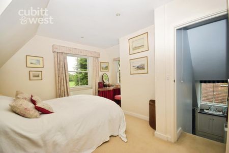 4 bedroom semi-detached house to rent - Photo 5