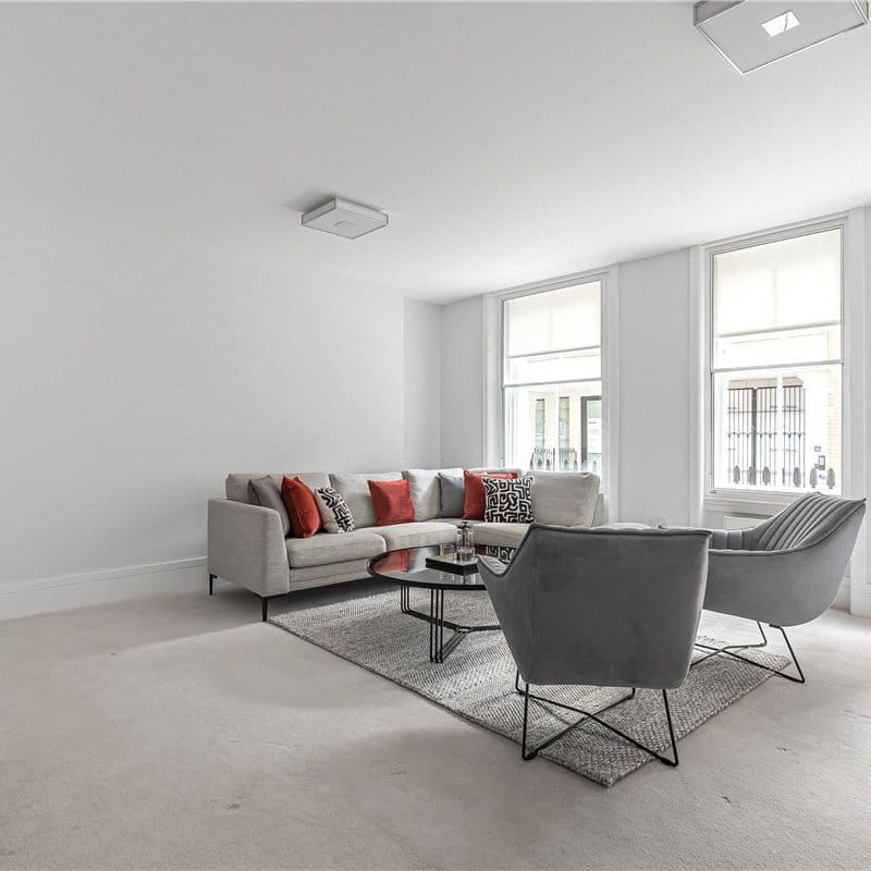 A large three bedroom period house located within central Marylebone within easy reach of Oxford Street and local amenities. - Photo 1