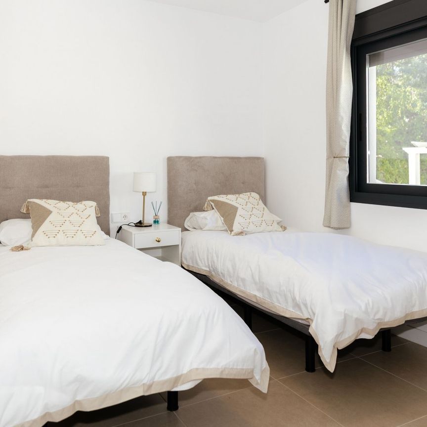 Townhouse in El Paraiso - Photo 1