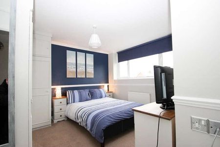 Seamore Avenue, Benfleet, SS7 - Photo 2