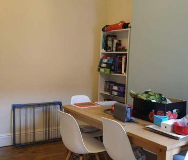 Desirable Bed Terraced House // Jul, LN1 - Photo 1