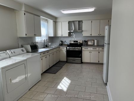 For Lease - 126 Edmonton Drive Unit# Upper, Toronto, Ontario - Photo 5