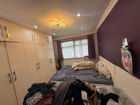 4 bedroom semi-detached house to rent - Photo 3