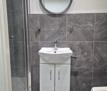 Studio Flat, Mayfair Avenue, IG1 - Photo 4