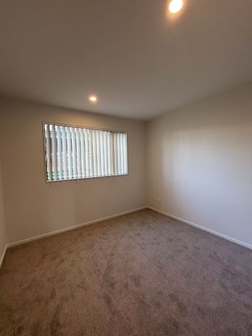 Stylish Living in a Scenic Titirangi Setting! - Photo 3