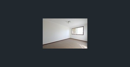 Huge Family Home - Photo 3