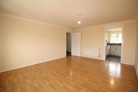 2 Bedroom Flat - Purpose Built To Let - Photo 2