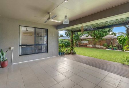 SENSATIONAL LIVING SPACE....SIZE & QUALITY - Photo 4