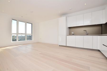 Pinewood Gardens, Teddington, TW11 - Photo 5