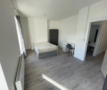 Broadway, Cardiff - Photo 5