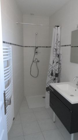 Location Appartement 3 pièces 64m² BORDEAUX 33000 - Photo 4