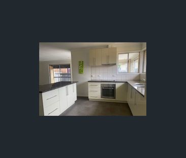 Home with fenced yard in Broadbeach Waters - Fantastic location - Photo 4
