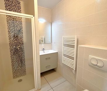 Location Appartement 4 pièces 79m² MARSEILLE 11ème - Photo 5