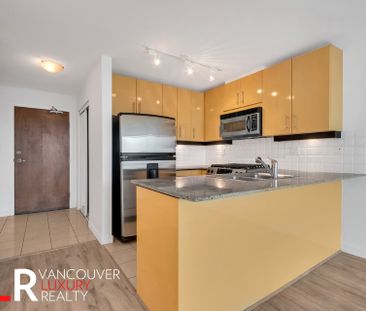 Condo in North Vancouver, BC - Photo 6