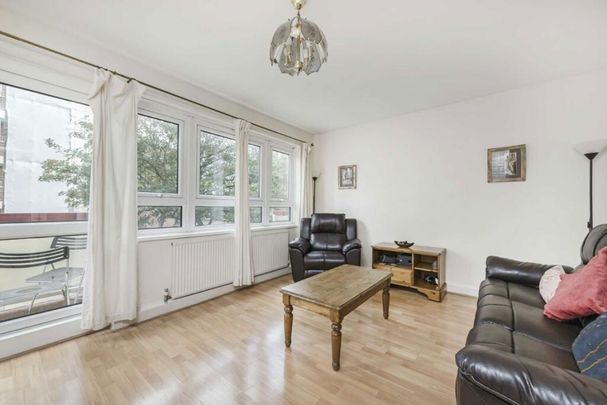 3 bedroom flat to rent - Photo 1