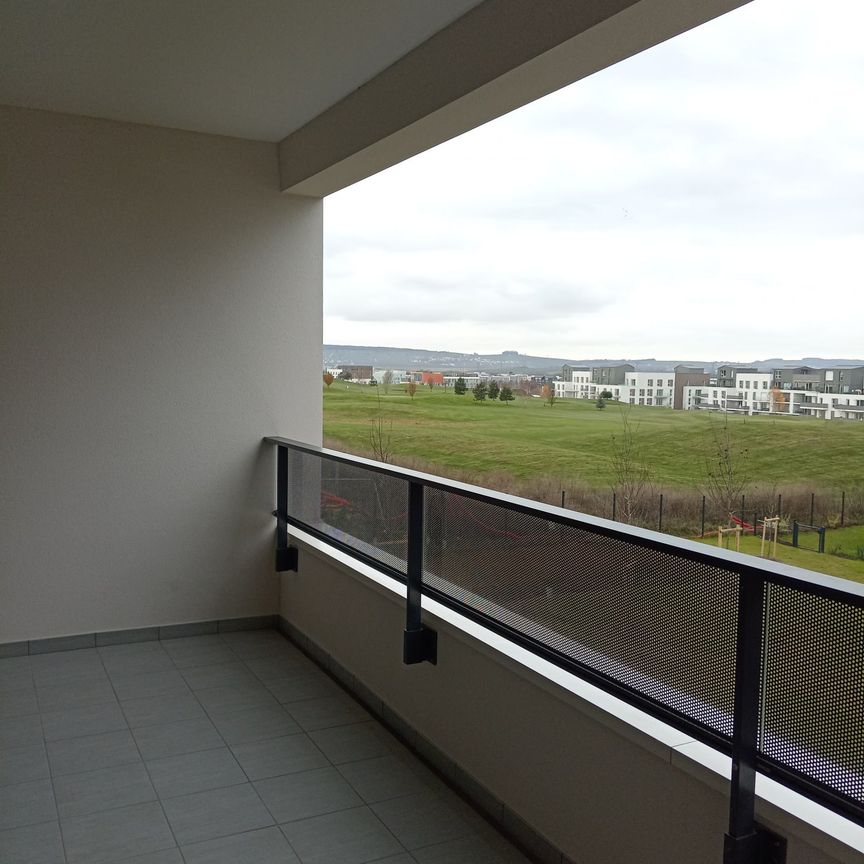 BEZANNES- Résidence Le Fairway- Apt T1 de 29m2 avec balcon et stationnement, disponible de suite. - Photo 1