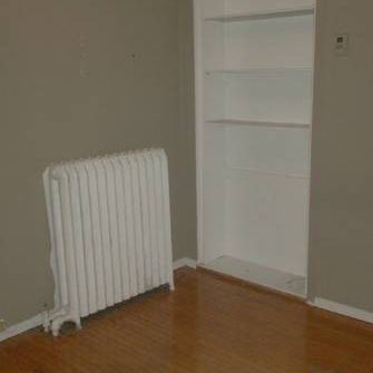 Renovated Spacious 3 bedroom on Dundas Street West - Photo 4