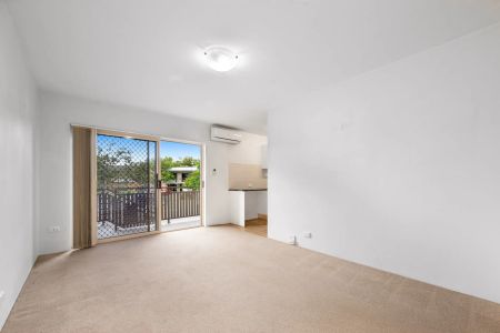 Stylish One-Bedroom Apartment in the Heart of Coorparoo - Photo 3