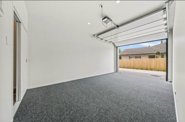 Brand-New Luxury House in Botany Downs - Photo 1