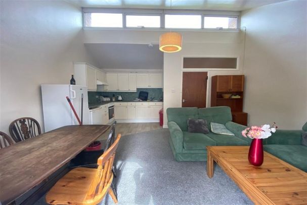 5 bedroom terraced house to rent - Photo 1