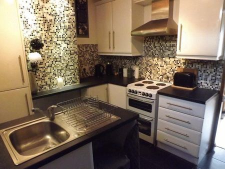 2 Bedroom House to let - Photo 5