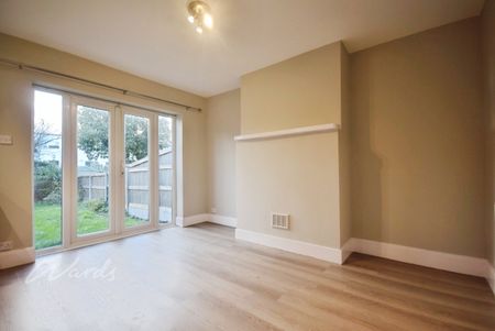 3 bedroom end of terrace house to rent - Photo 2